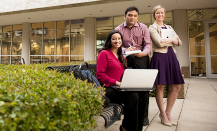 Three Ӱɴý Neeley MBA students sit outside the business building